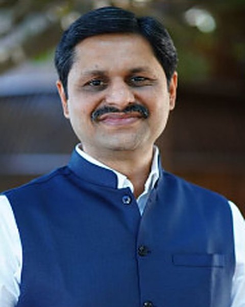 श्री. यजुर्वेंद्र अनिल महाजन